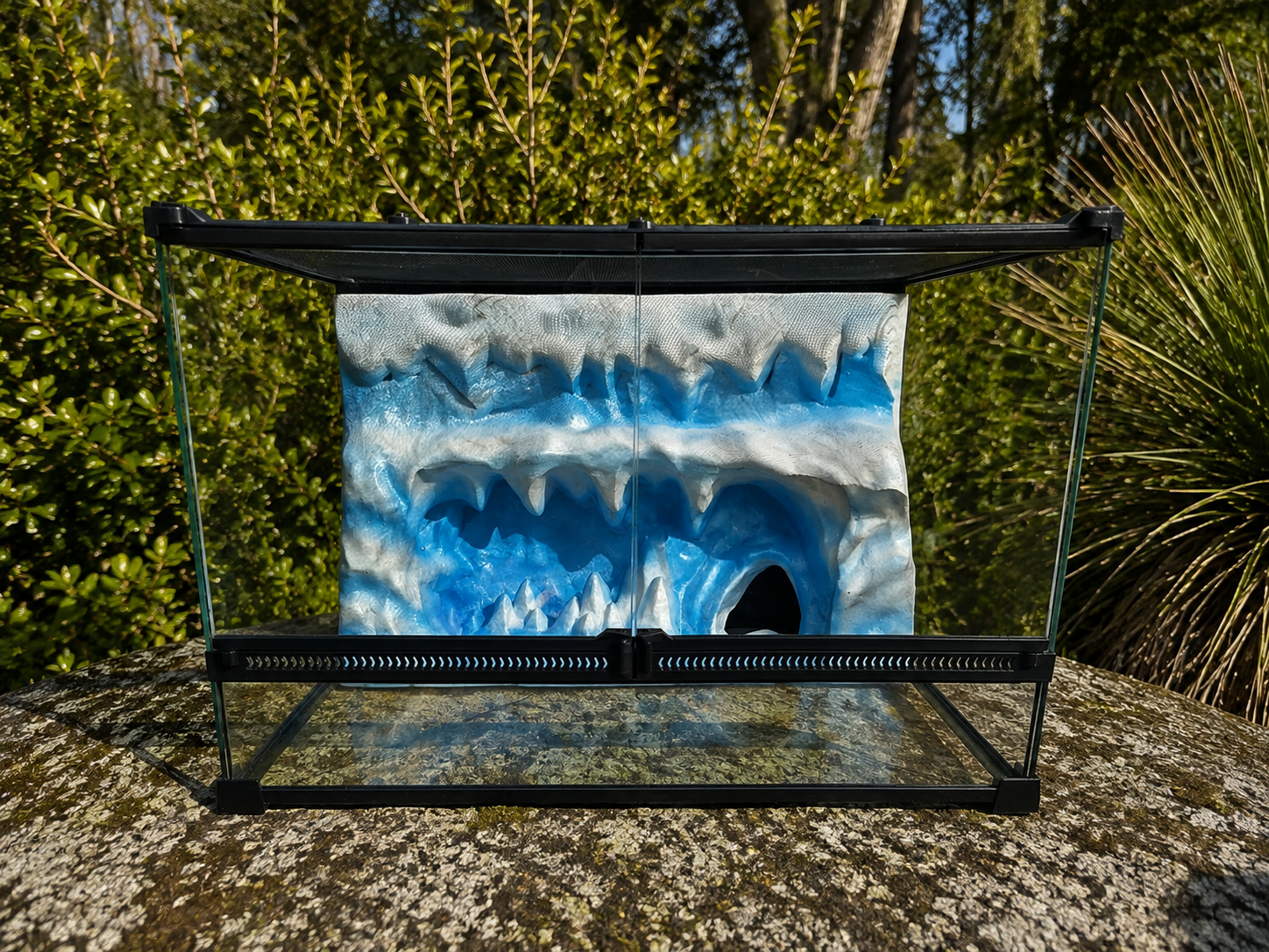 Medium Glass Reptile enclosure snow 3D background - Bush Background